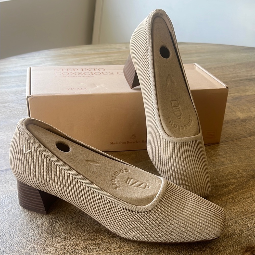 ✨VIVAIA✨Tan Textured Heels with Squared Toe